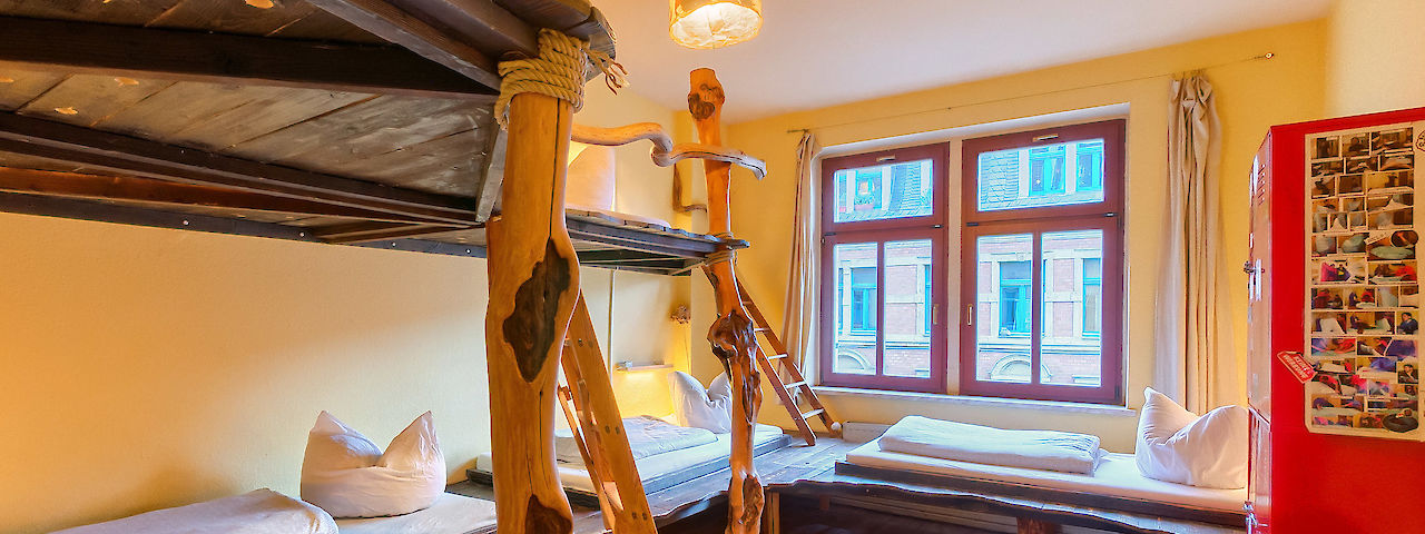 Détail chambre en bois | Chambre à cinq lits