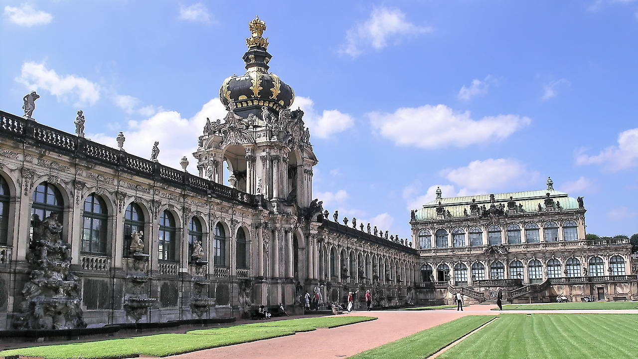 Zwinger crown gate