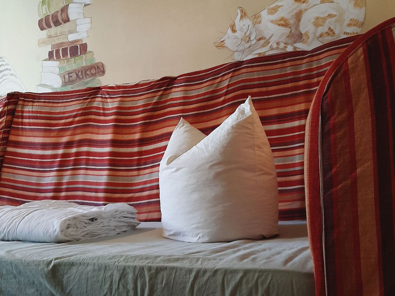 Détail de la chambre géante : lit en bas