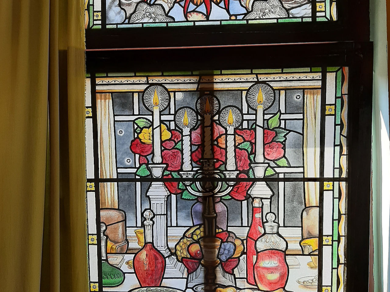 Fenêtre de la salle religieuse