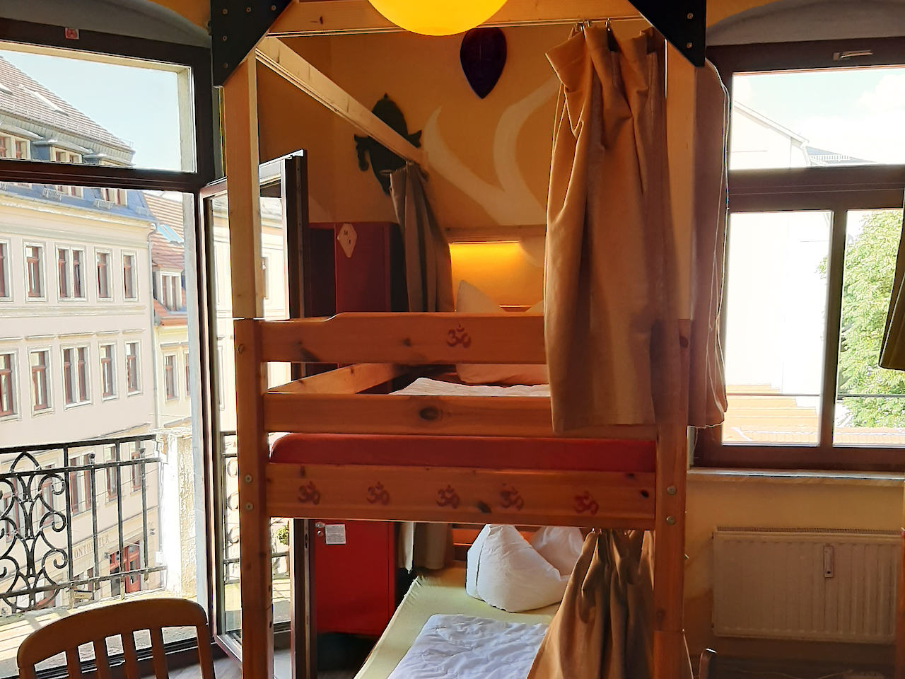 Chambre religieuse à six lits