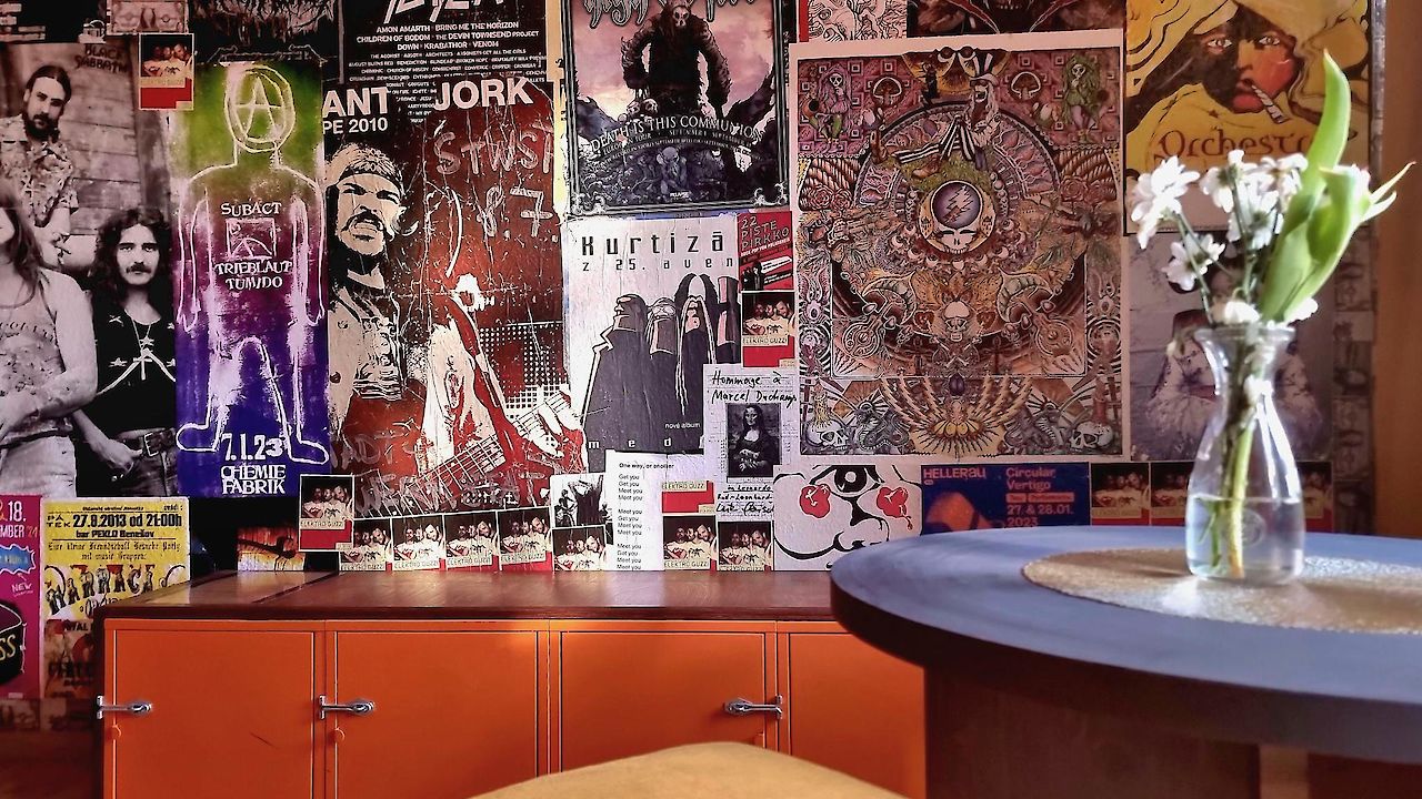 banda apartement room "side B"