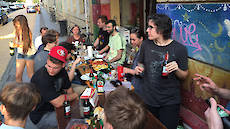 grillen vorm Hostel