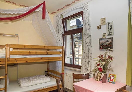 6 bed room female only